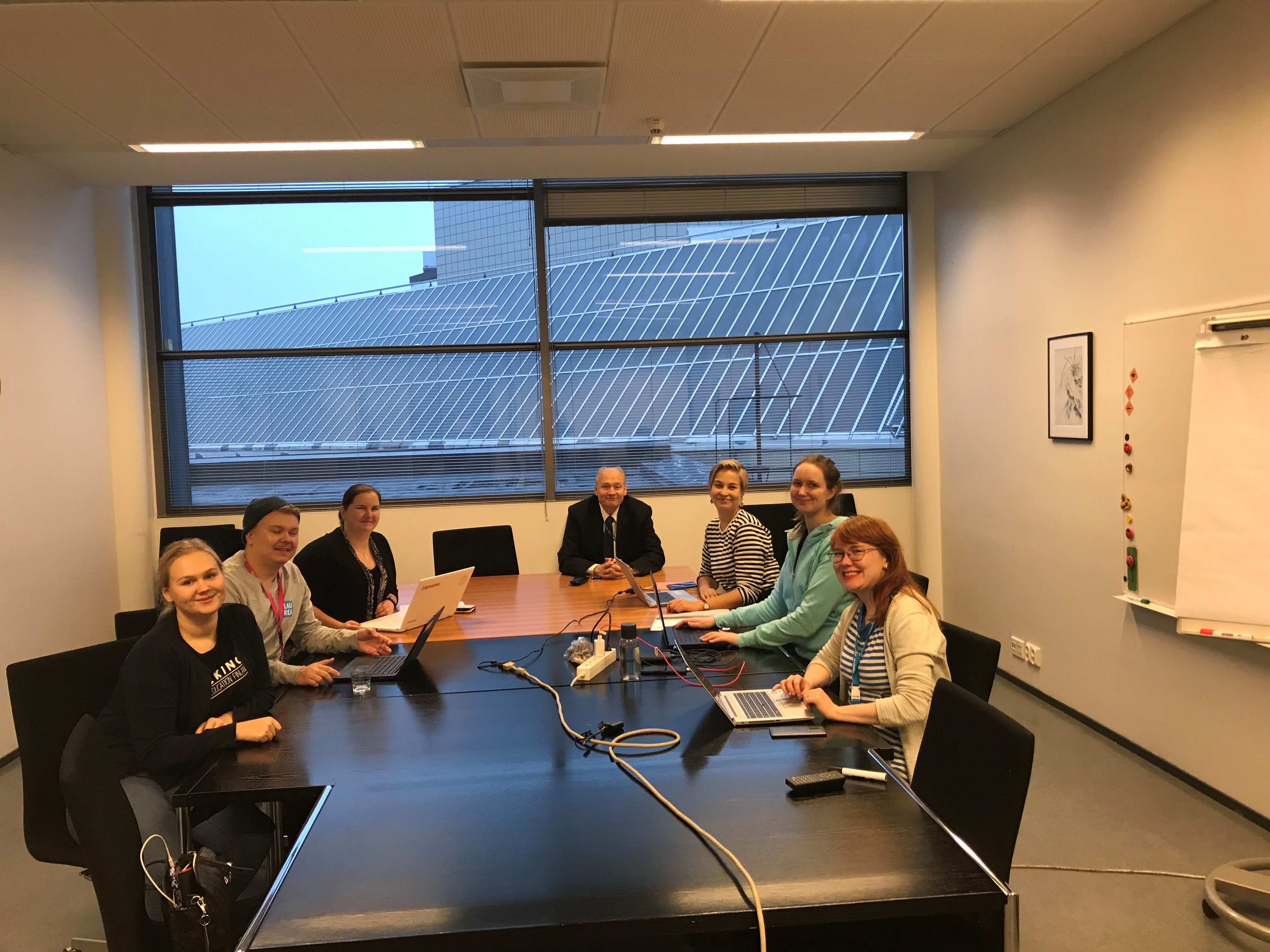 Edunvalvontatiimin kokous.