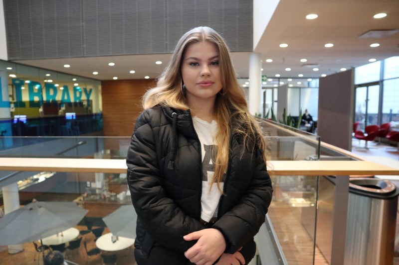 AMK-kampuspäivän osallistuja Nea Laurean Tikkurilan kampuksella.