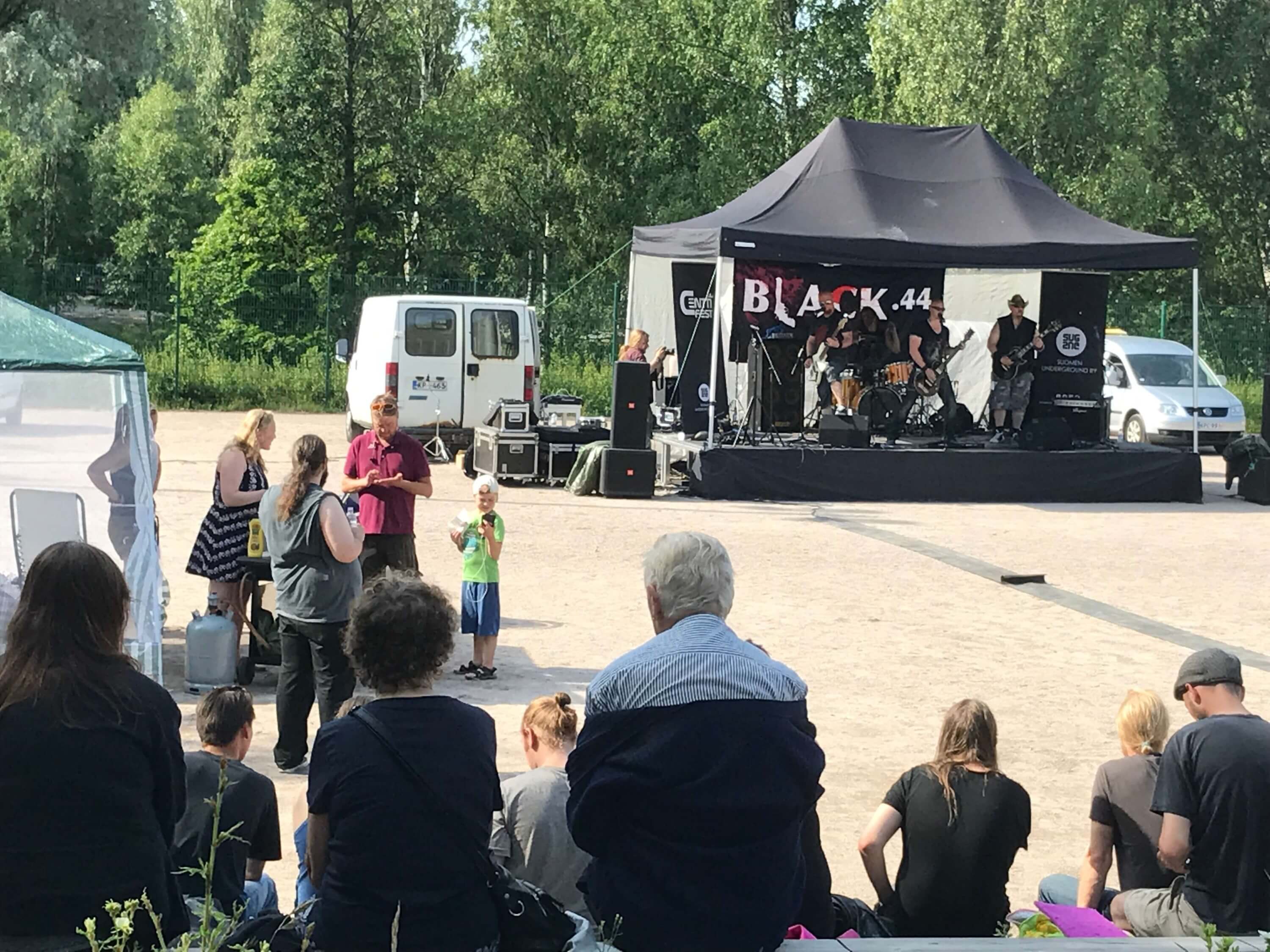Musiikkitapahtuma Centtifest Lagstadin hiekkakentällä Espoon keskuksessa 12.8.2017