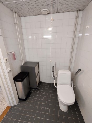 Accessible toilet located in the main lobby of the Hyvinkää campus