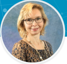 Kuvassa hymyilee lehtori Kirsi Leinonen.
